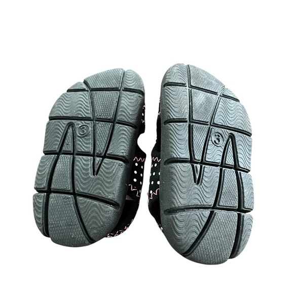 Kids Shoes Size 3 Bundle of 4 Sandals Water Shoes - Picture 9 of 16